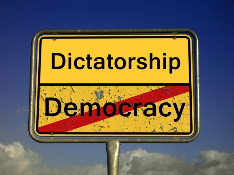 Types de démocraties et implications en sociologie politique 11 democracy, dictatorship, place-name sign