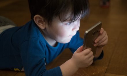 Les 5 Signes d’addiction au Téléphone Portable chez les Enfants