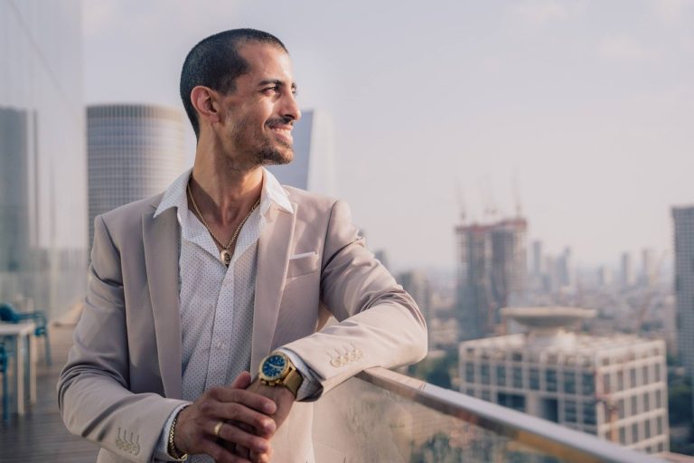 homme riche à Dubaï. Le Combat Contre l'Inégalité : Concentration de la Richesse